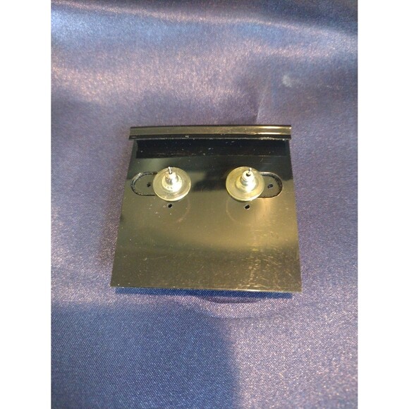 Silvertone earrings - Picture 3 of 3